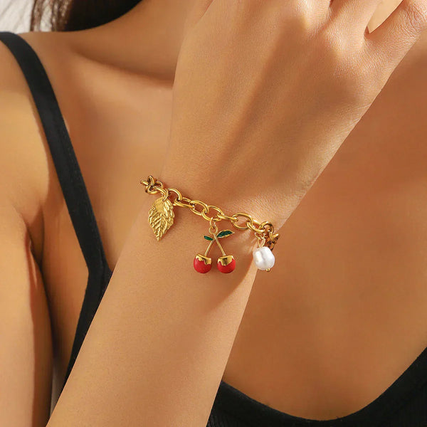 Armband mit verschiedenen Motiv-Anhängern – A und B