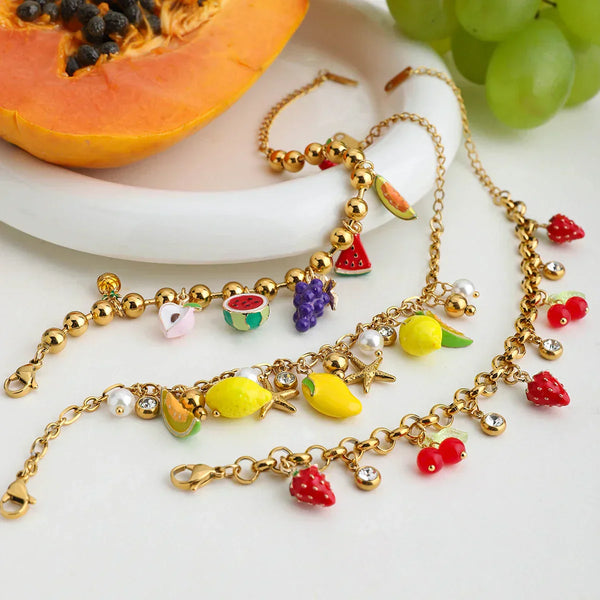 Armband mit verschiedenen Frucht-Anhängern